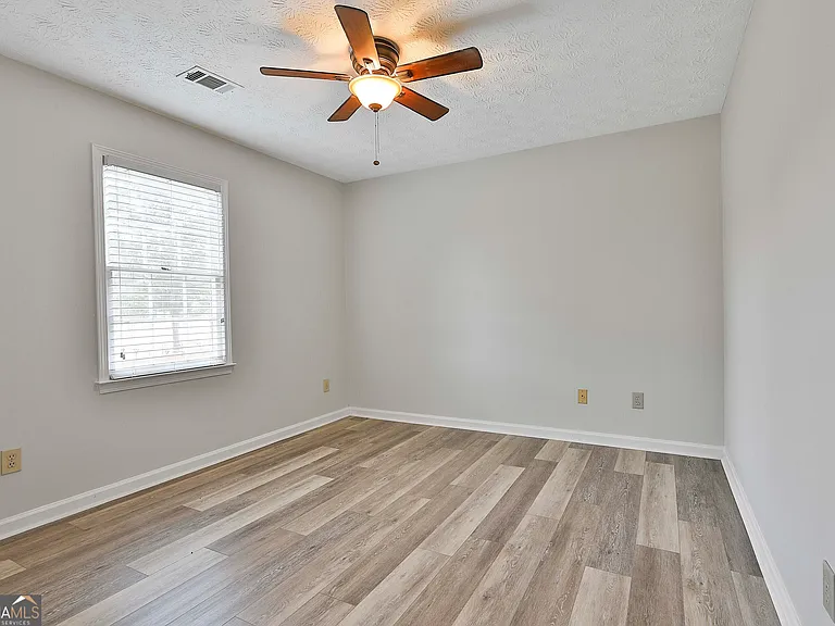 544 Sullivan Rd — Photo 26