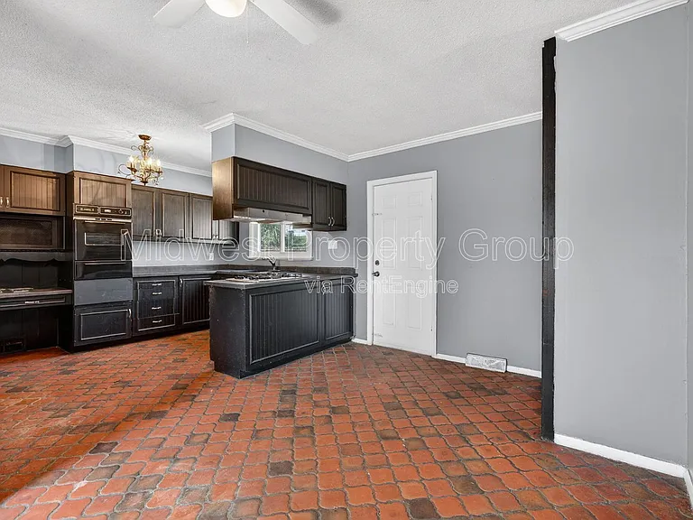 153 Bascom Dr — Photo 3