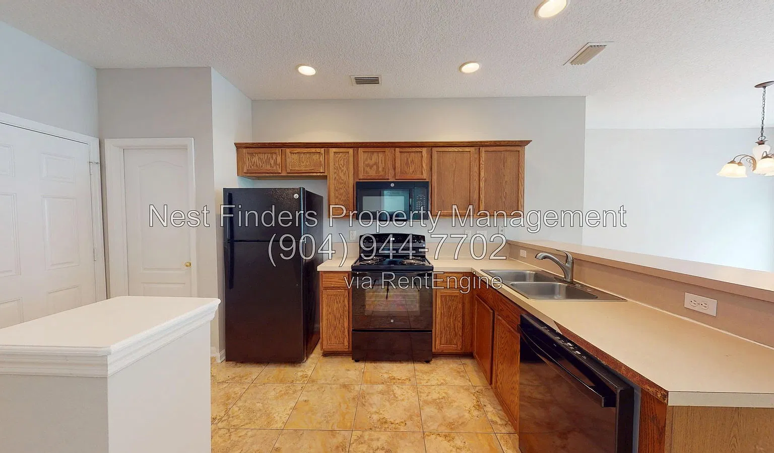 2 bed, 2.5 bath, 1424 sqft, $1,495 — Photo 3