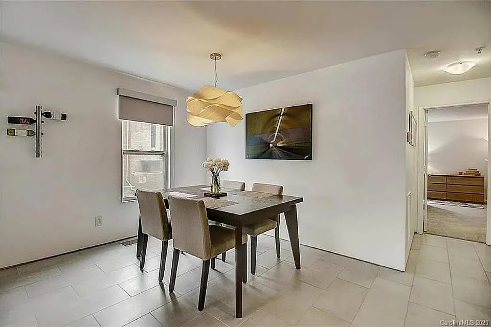 652 Raphael Pl