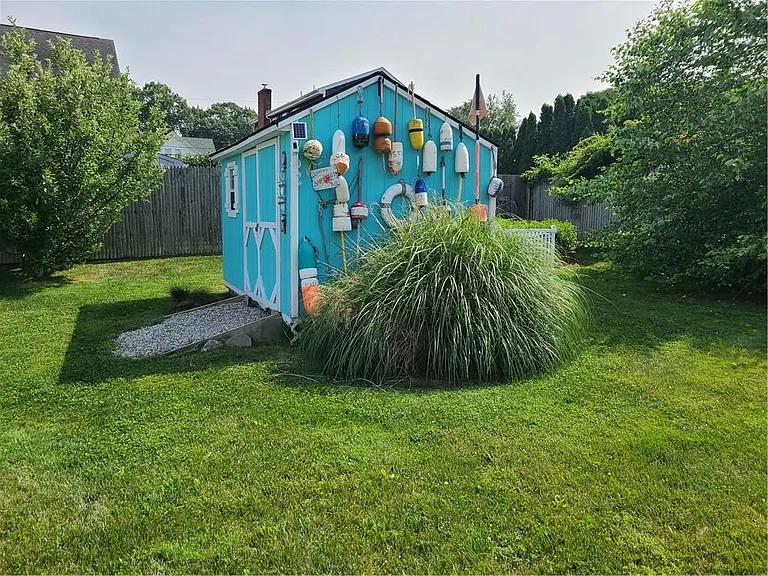 98 Alden Ave — Photo 4