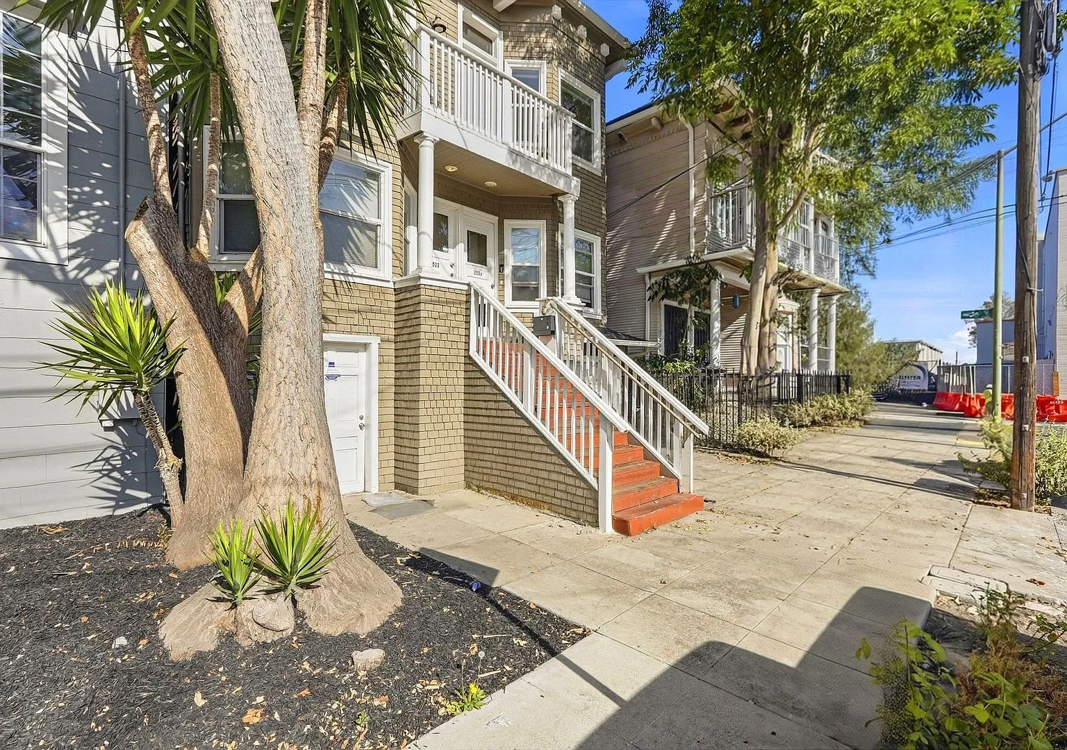 2535-2533 Filbert Street — Photo 2