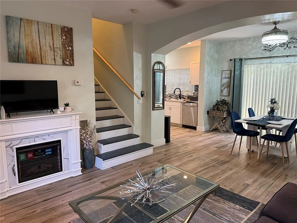 2 bed, 2.5 bath, 1272 sqft, $2,350 — Photo 1