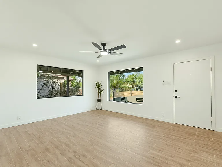 1438 E Sheridan St — Photo 7