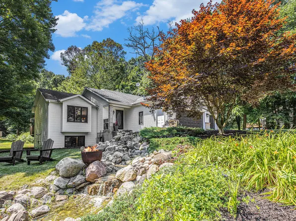 7907 Serenity Dr, Middleville, MI 49333
