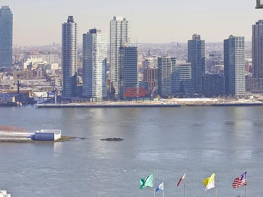 Rented by Sotheby's International Realty | media 32