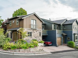 3310 59th Ave SW #B, Seattle, WA 98116