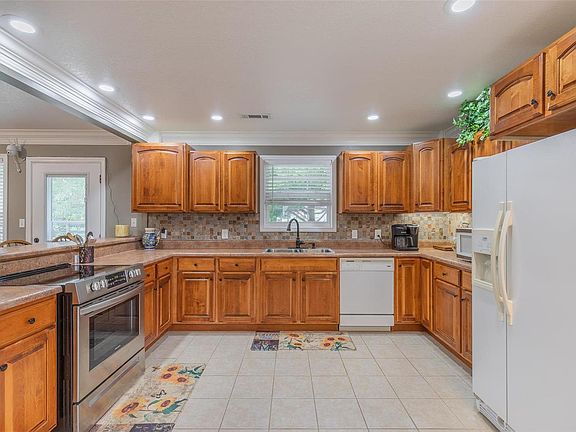 5th image of 966 Sunny Valley Ln