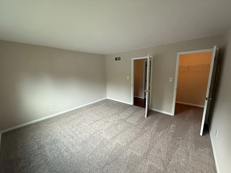 83 Winterberry Ct — Photo 10