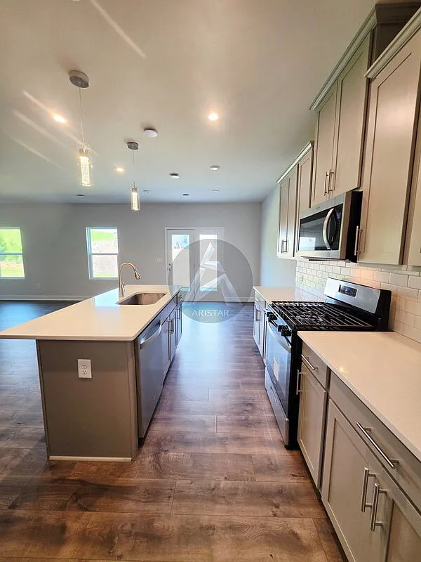 5 bed, 3.0 bath, 2886 sqft, $2,900 — Photo 3