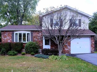 39 Sparrowbush Rd S, Latham, NY 12110