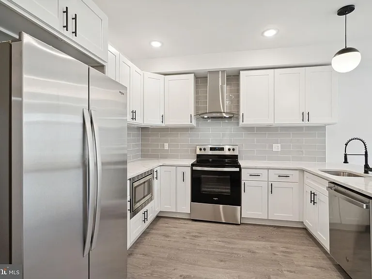 5629 Warrington Ave — Photo 2