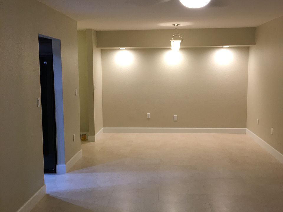 Living room / dinning room 12' x 26'