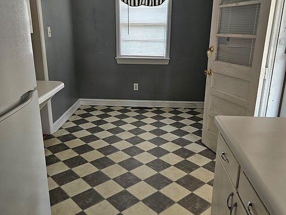 4th image of 703 Raleigh St
