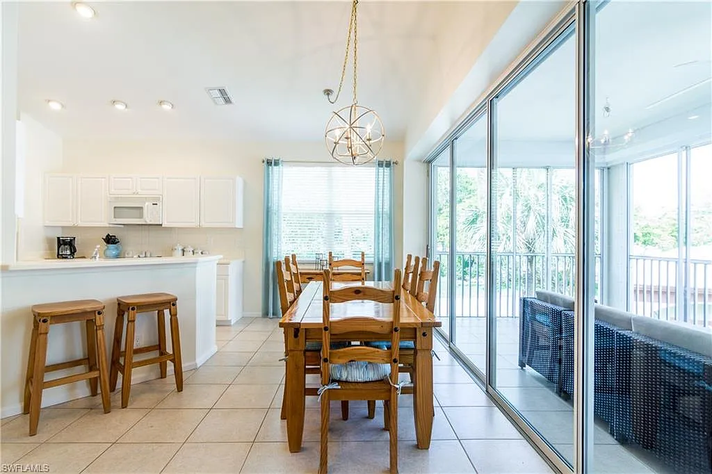 3 bed, 3.0 bath, 1960 sqft, $5,500 — Photo 2