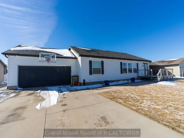 322 Buffalo Grass St, Grand Island, NE 68803