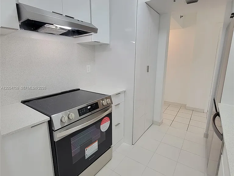 7601 Dickens Ave #402 — Photo 12