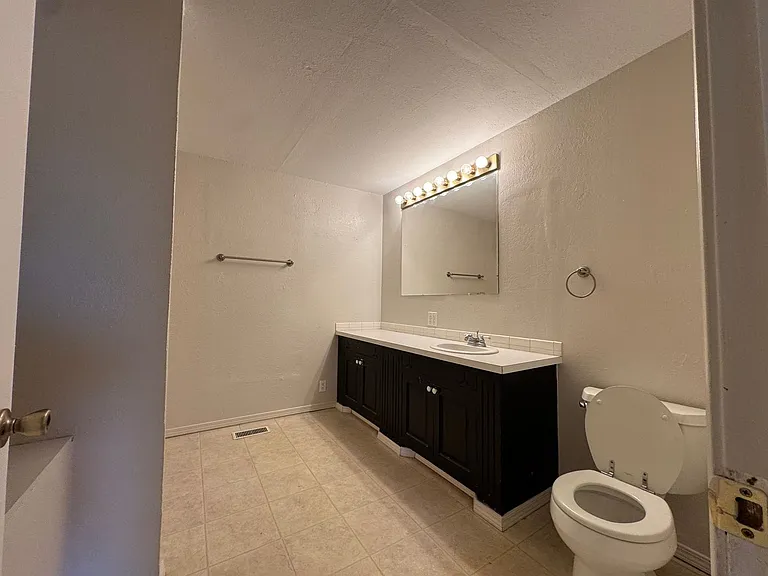 602 E Randolph Ave — Photo 7