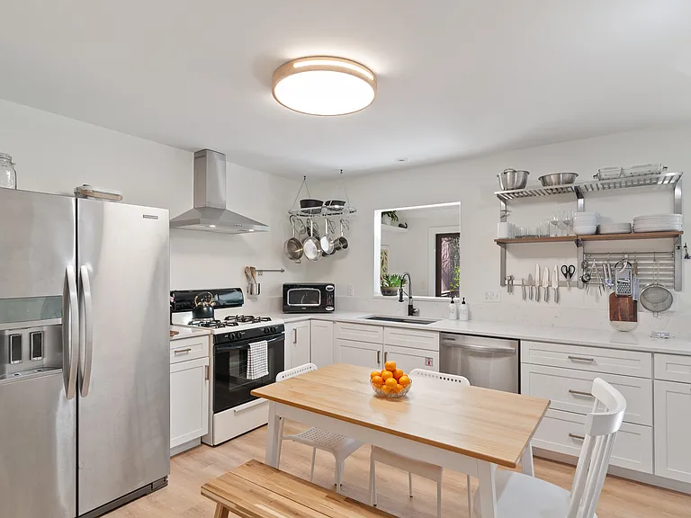 141 N Garden Ct — Photo 9