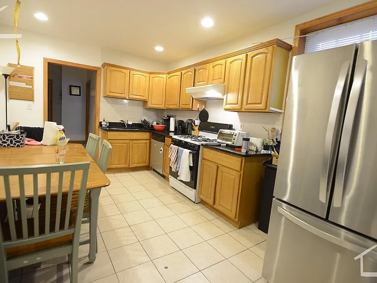 13 Gibbs St #1A — Photo 5