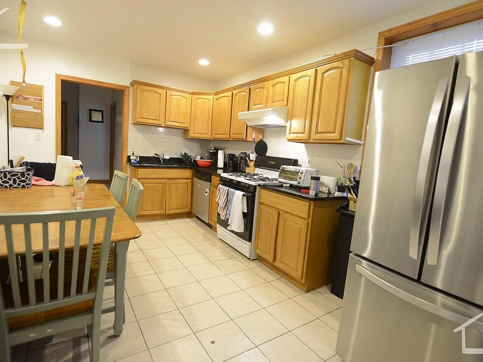 17 Gibbs St #2
