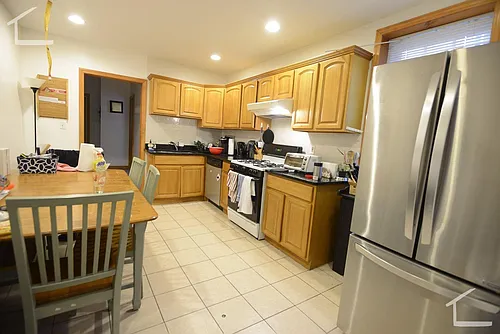 17 Gibbs St #2 Photo 1