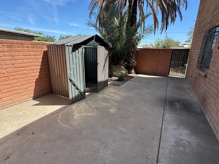 3208 E Almartin St — Photo 12