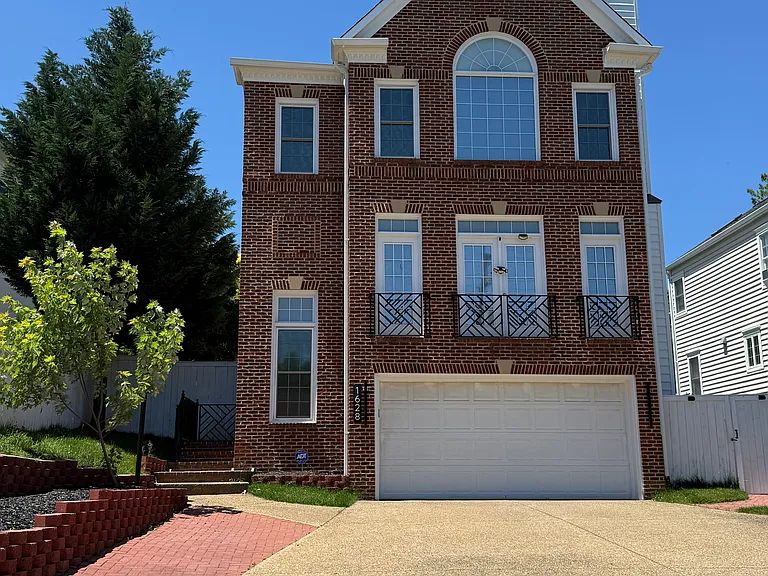 1628 Great Falls St — Photo 1