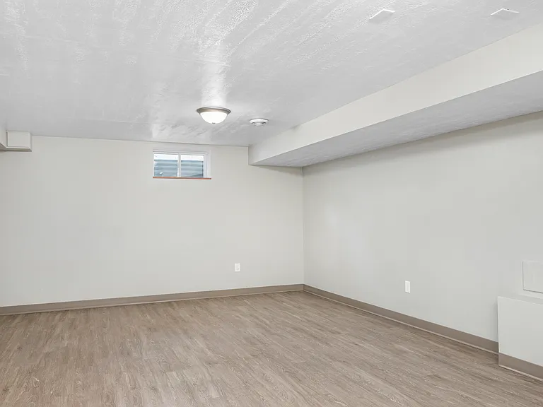 2210 University Ave — Photo 10