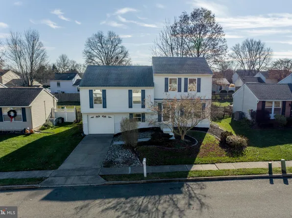 136 Penns Grant Dr, Morrisville, PA 19067