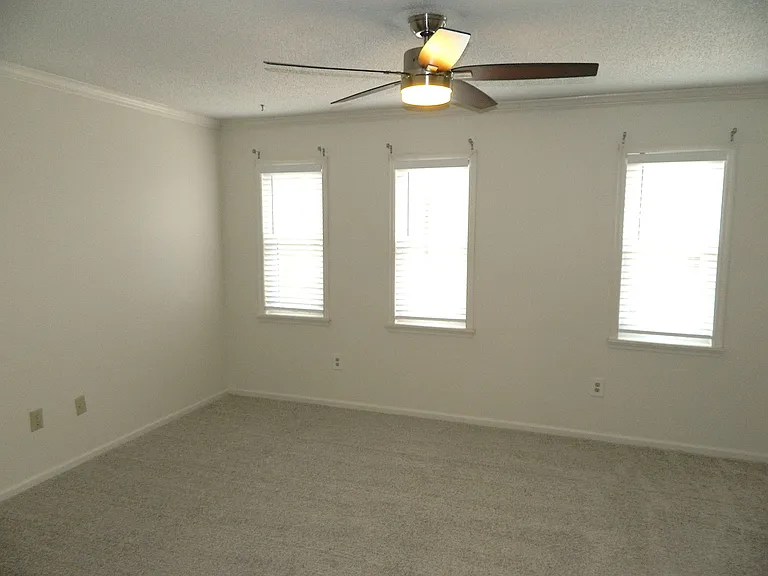 407 Folkstone Cir — Photo 20