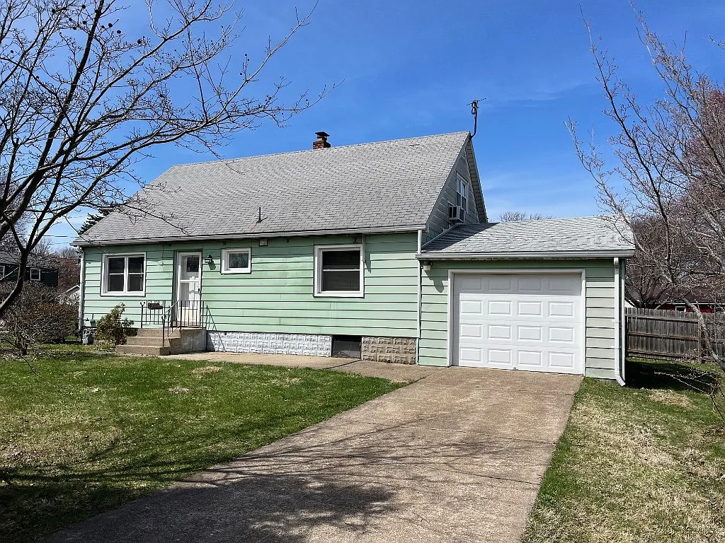 229 Harvey Ave photo 1
