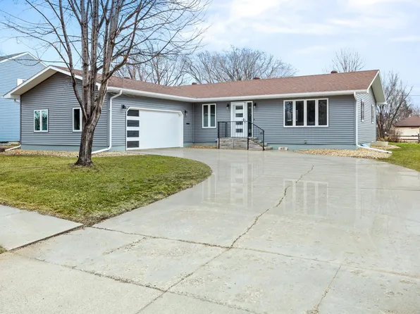 610 4th St N, Wahpeton, ND 58075