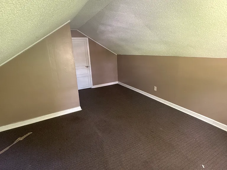 1006 Mitchell St — Photo 17