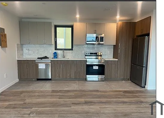 456 Blake Ave #4