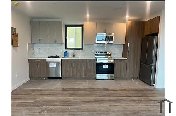 Building Photo - 456 Blake Ave #4