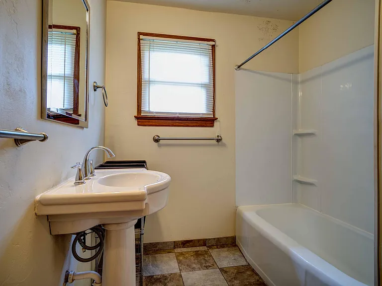 420 N Husband St — Photo 11