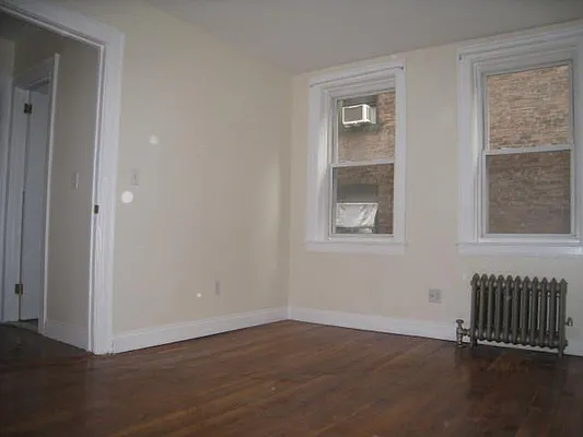 Rented by Alexiou Realty | media 3