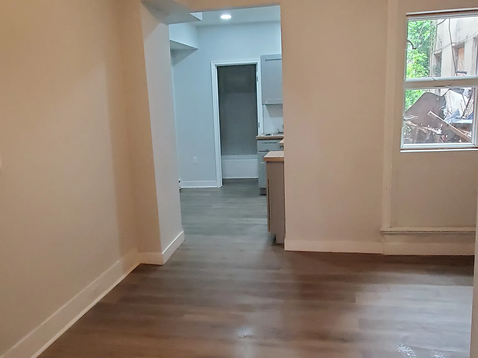 1 bed, 300 sqft, $800 — Photo 3