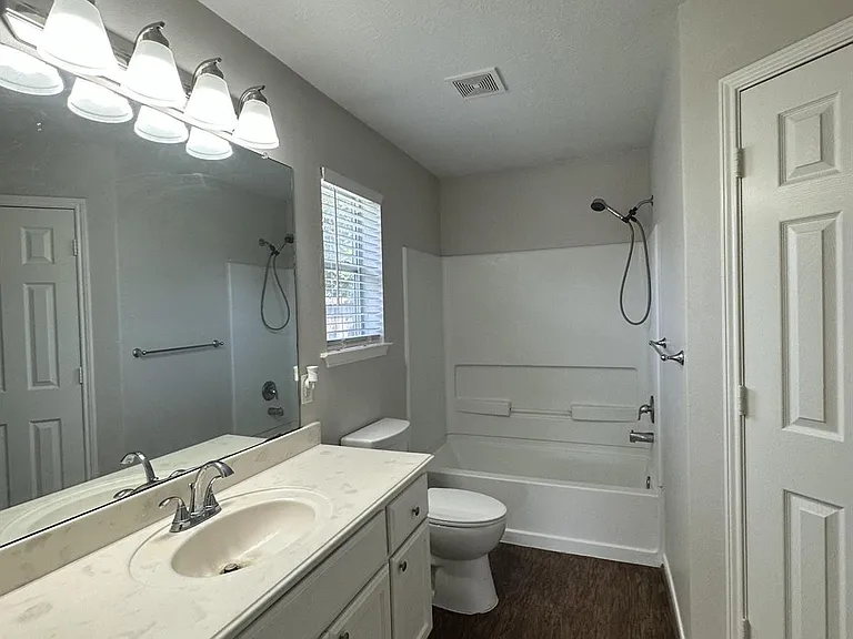 1034 Junction Ct — Photo 13