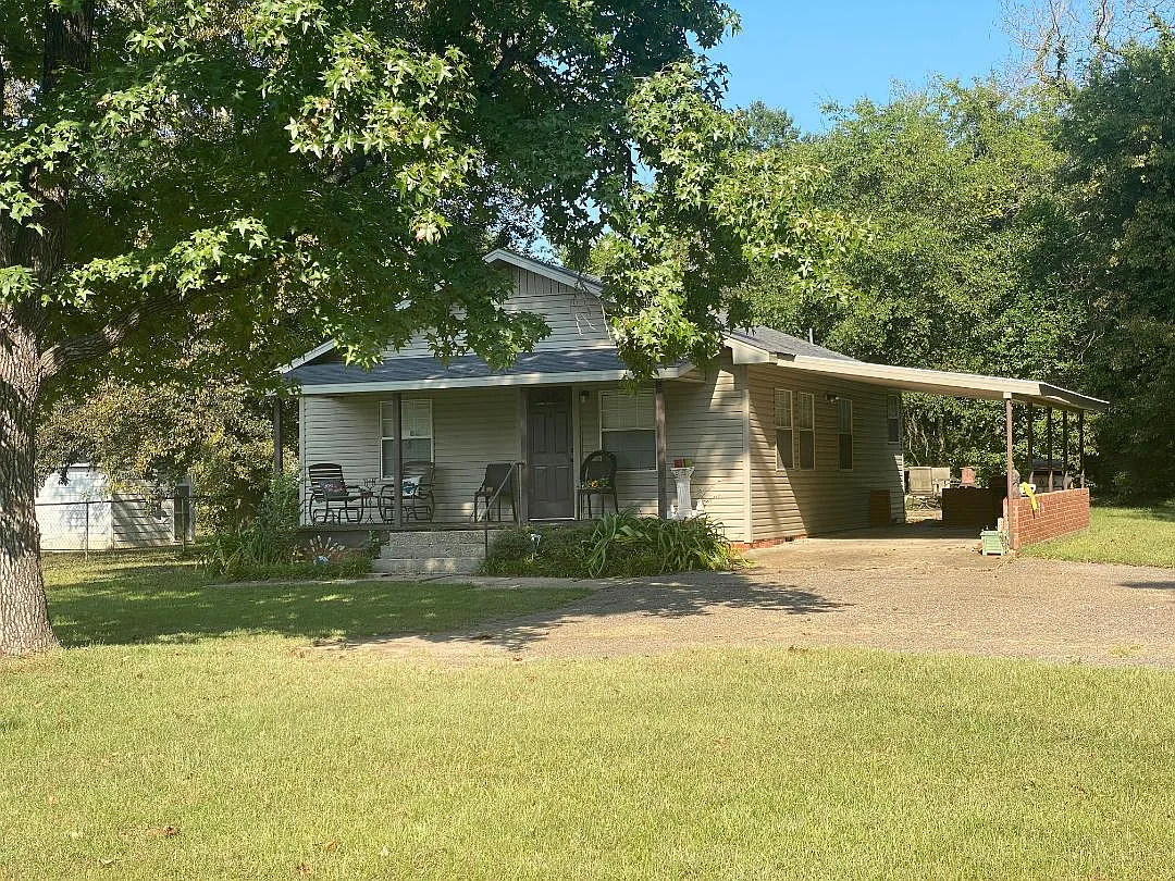 504 Higginbotham Rd — Photo 1