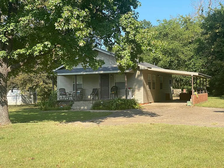 504 Higginbotham Rd — Photo 1