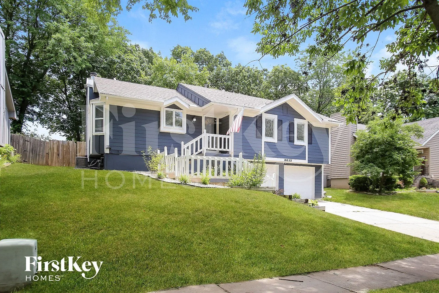 3 bed, 2.5 bath, 1664 sqft, $2,165 — Photo 2