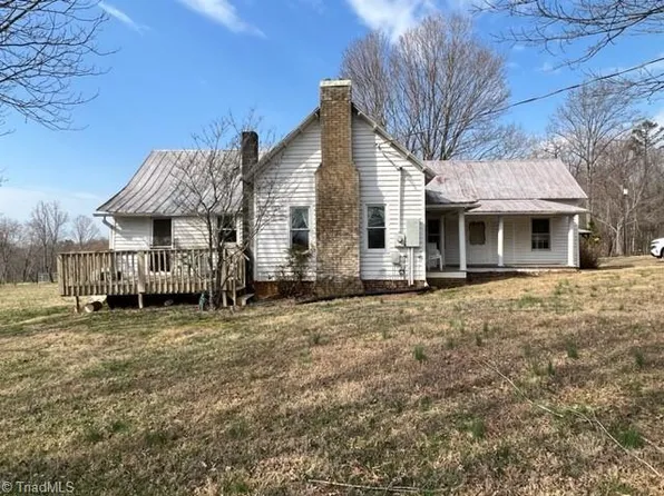 228 Pool St, East Bend, NC 27018