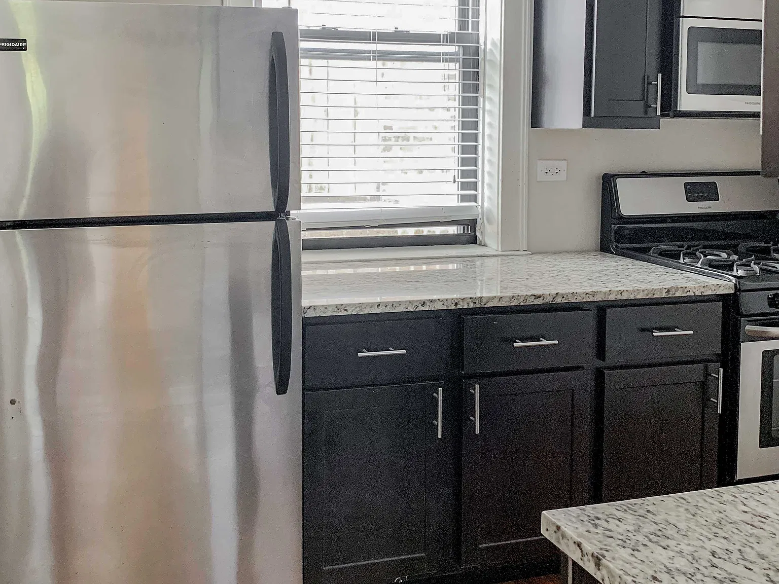 2 bed, 695 sqft, $2,295 — Photo 2
