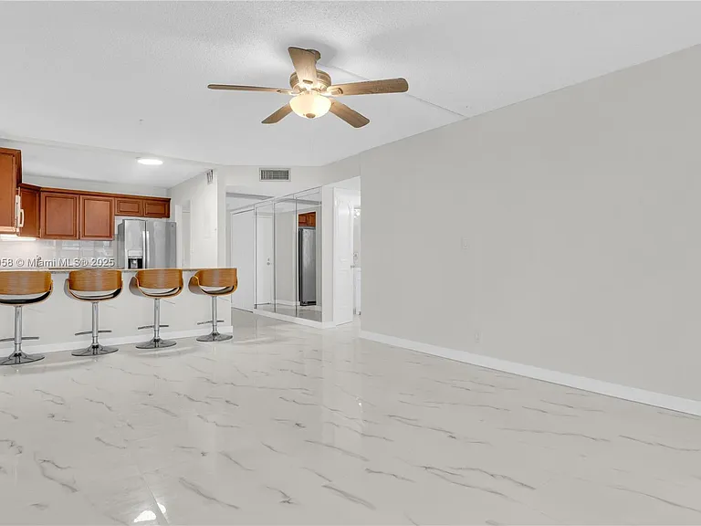 9355 SW 8th St #425 — Photo 4