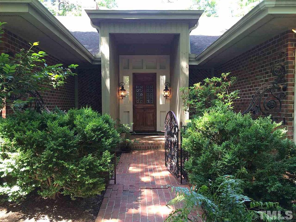 1st image of 209 Huntington Dr