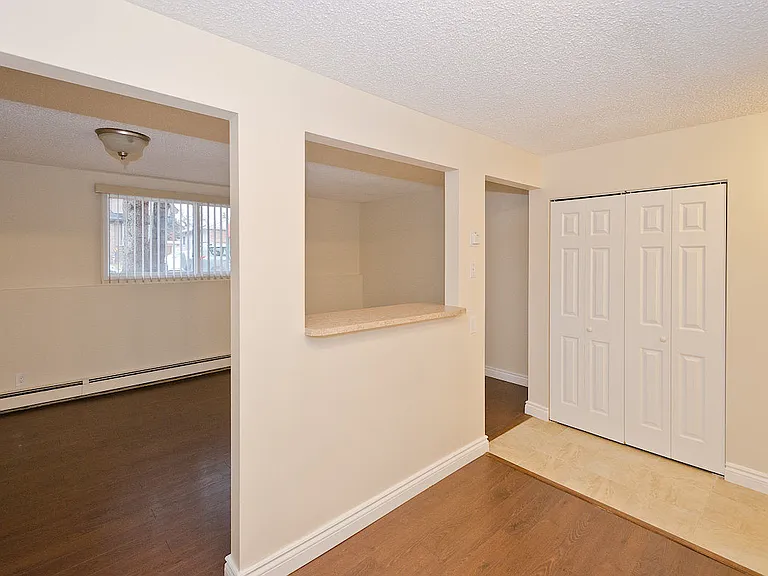 247 20th Ave NE #1 — Photo 5