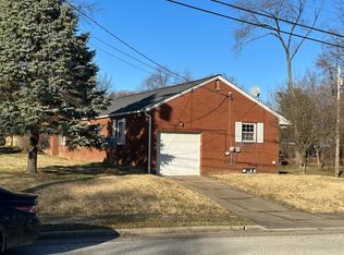 825 Foster Ave SE, North Canton, OH 44720