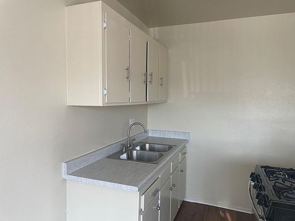 New kitchen counter top, sink and faucet